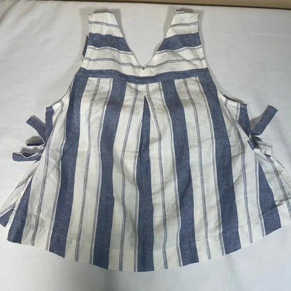 Madewell Linen-Blend Side-Tie Tank Top small
Blue and White Striped Linen Shirt - Picture 4 of 6